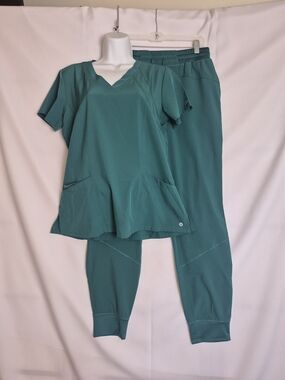 Women's Teal Scrub Top & Jogger Pants Set - Teal